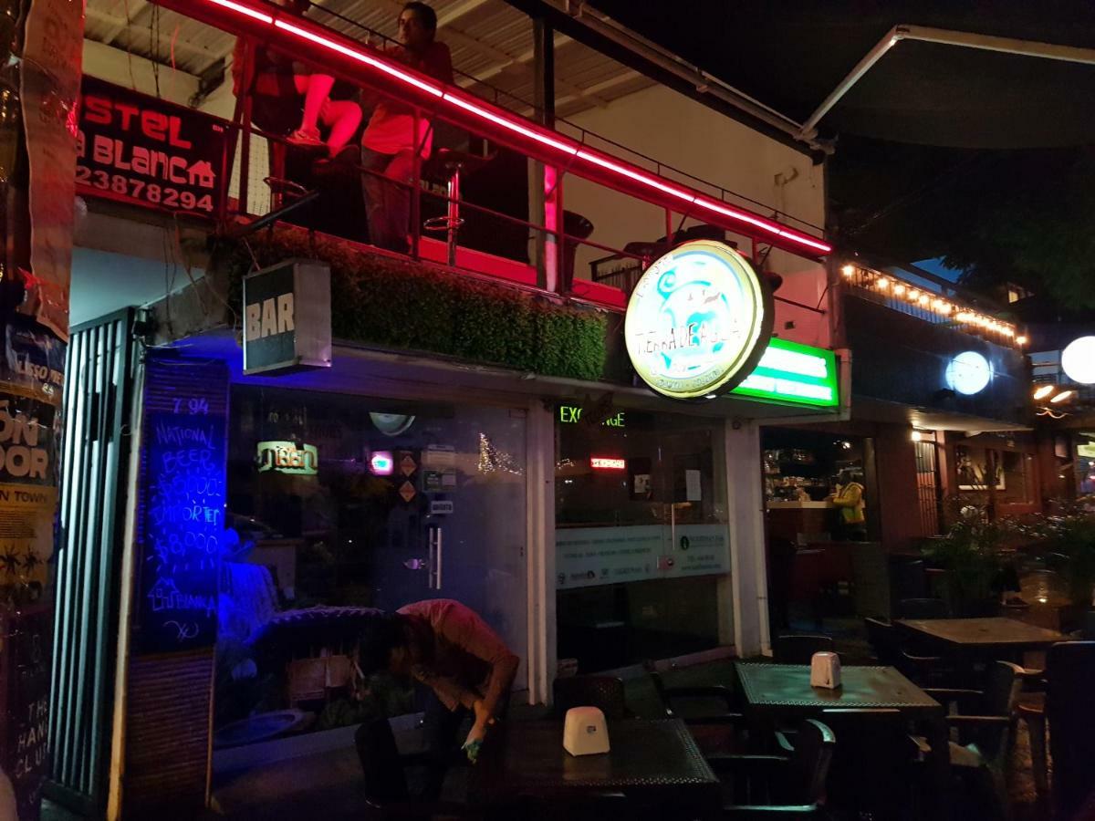 Casa Blanca Hostel Medellin Exterior photo